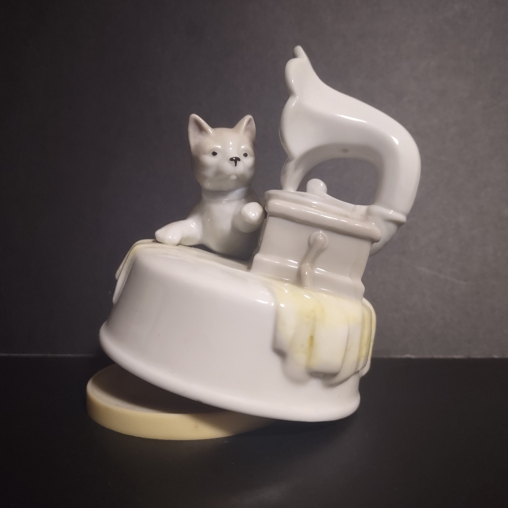 Vintage 90s Summit Collection Porcelain Cat Kitten Gramophone Music Box Figurine